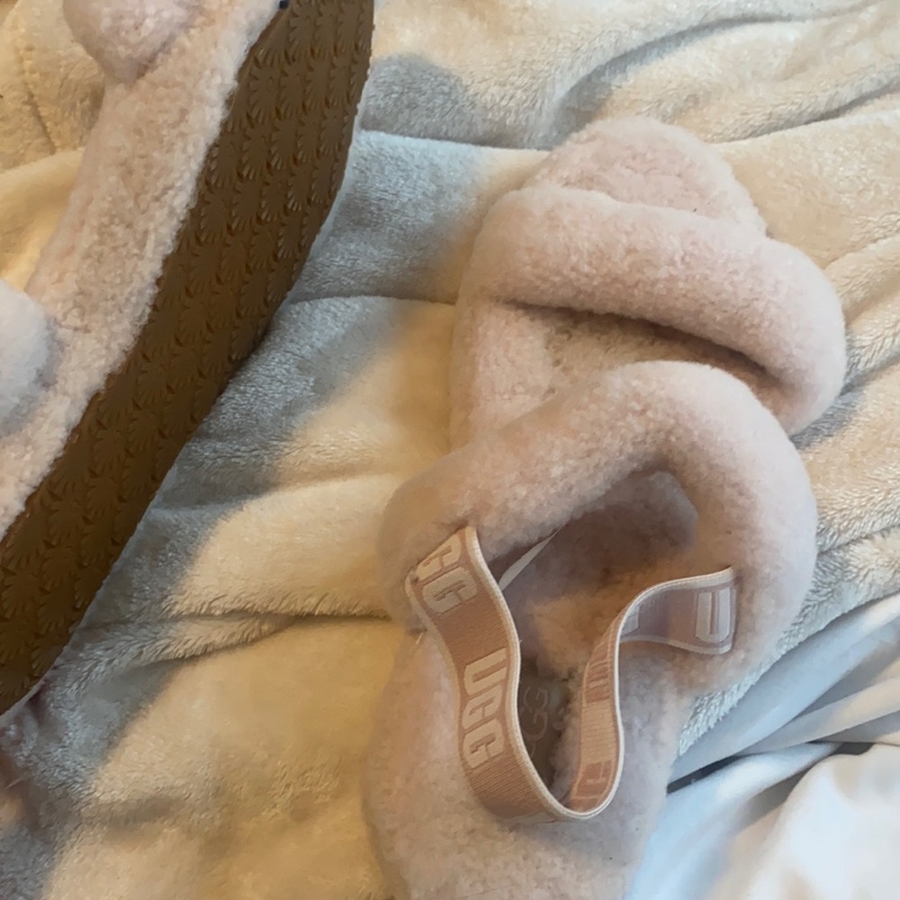 Pink Ugg slippers (big kids size 6) fits like women’s 8.